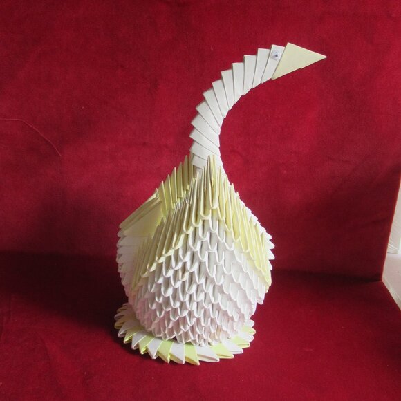 3D Origami Swan, Vintage, White & Yellow, Centerpiece - Picture 2 of 12